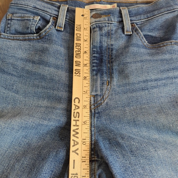 Levi’s High Waisted Mom Jean 26 - Picture 6 of 12